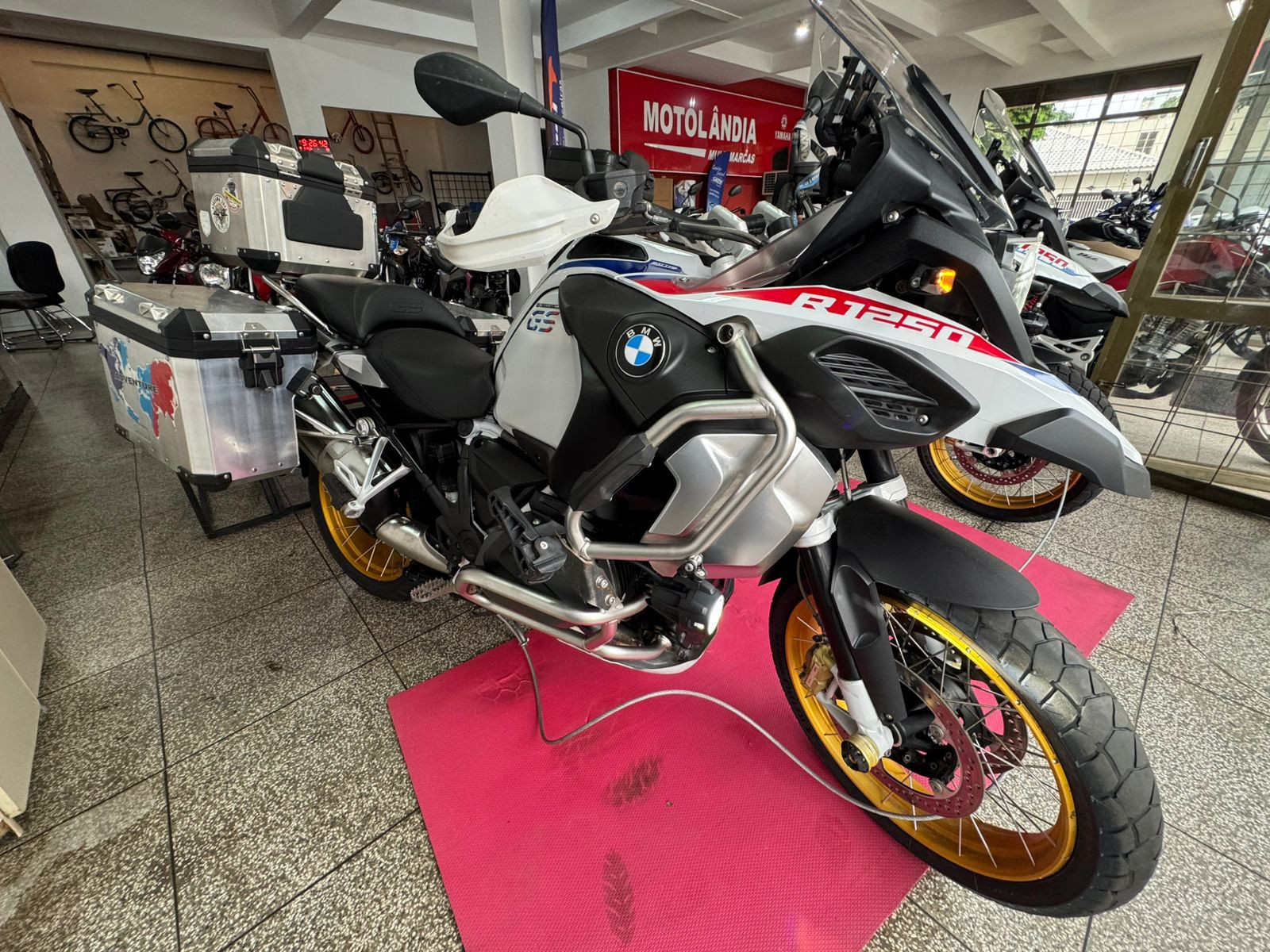 bmw222-69baa35ecb713