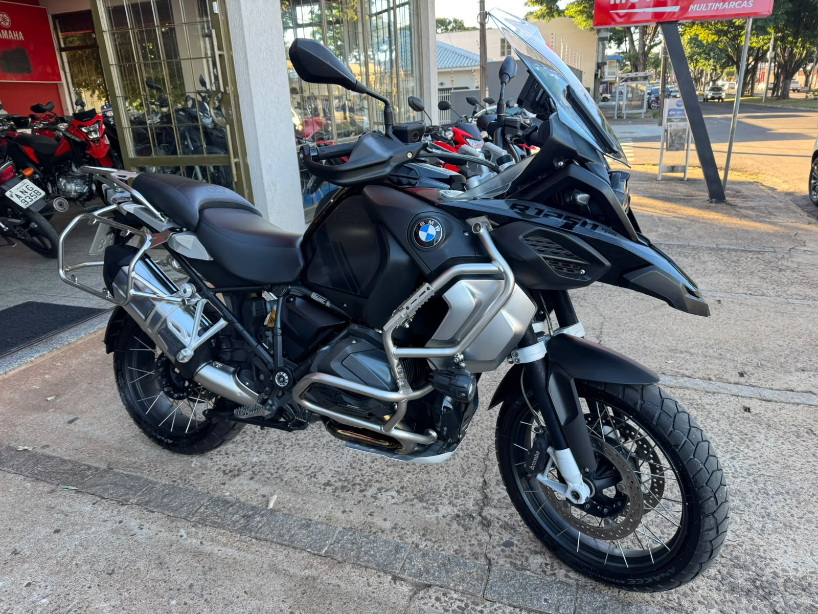 bmw12503-6a3c3b214b14a